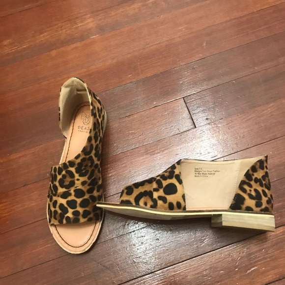 Leopard Cutout Flats - Picture 2 of 5